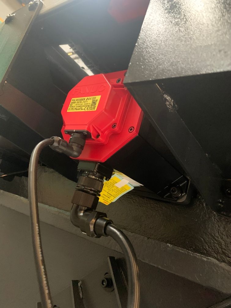 KMT KTL60/500  Приводы подач по осям X/Z FANUC (Япония)  На станке установлены оригинальные приводы подач от производителя FANUC Высокая скорость перемещений по осям X/Z – 30/30 (м/мин);Дискретность перемещений – 0,001мм;Высокая плавность хода и н...